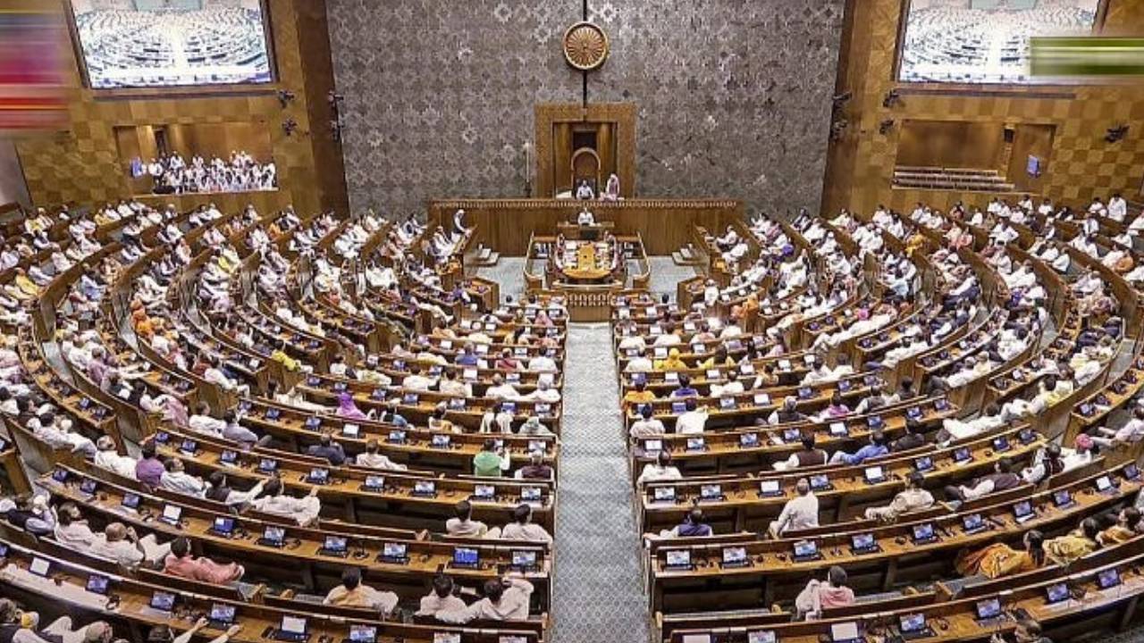 Jamili Election: జమిలి ఎన్నికలపై కేంద్రం యూటర్న్..! ఆ రెండు బిల్లులు తొలగింపు Jamili Election: జమిలి ఎన్నికలపై కేంద్రం యూటర్న్..! ఆ రెండు బిల్లులు తొలగింపు