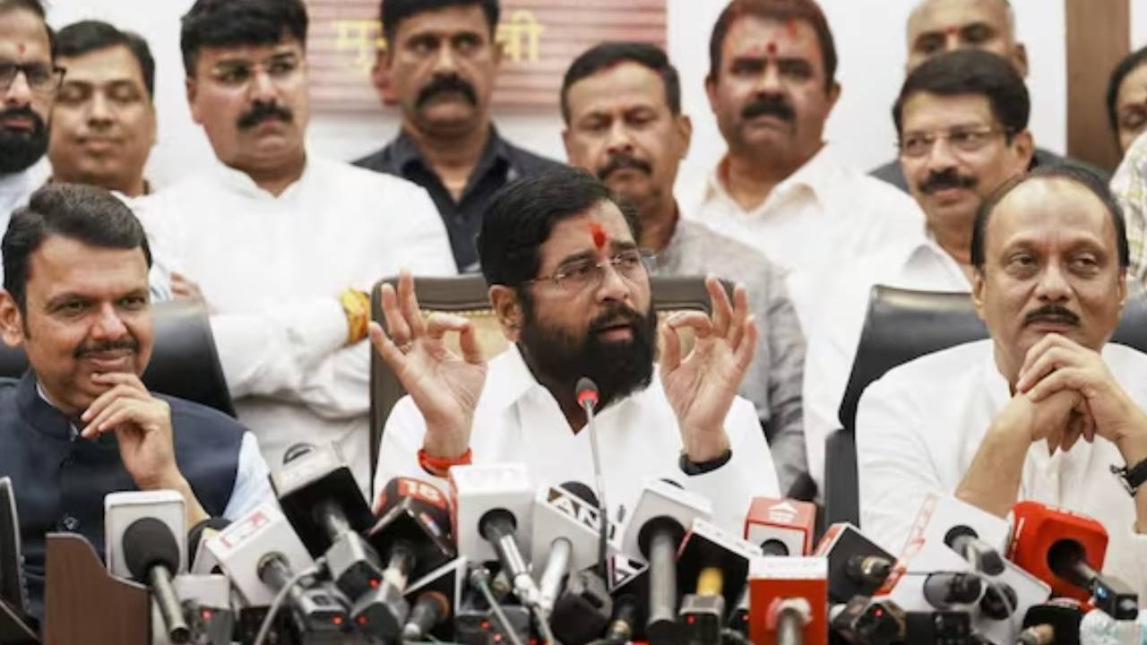 Maharashtra: కొలిక్కి వచ్చిన చర్చలు.. మహారాష్ట్ర కొత్త సీఎం ఫడ్నవీస్..? ఏక్నాథ్ షిండే ఏమన్నారంటే.. Maharashtra: కొలిక్కి వచ్చిన చర్చలు.. మహారాష్ట్ర కొత్త సీఎం ఫడ్నవీస్..? ఏక్నాథ్ షిండే ఏమన్నారంటే..