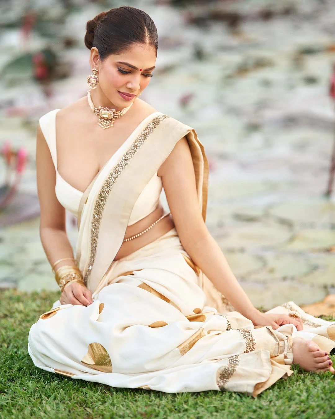 Malavika Mohanan Mesmerizing Looks in Saree