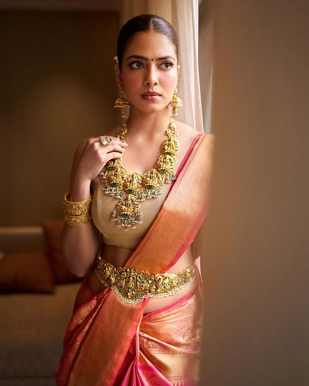 Malavika Mohanan Mesmerizing Looks in Saree