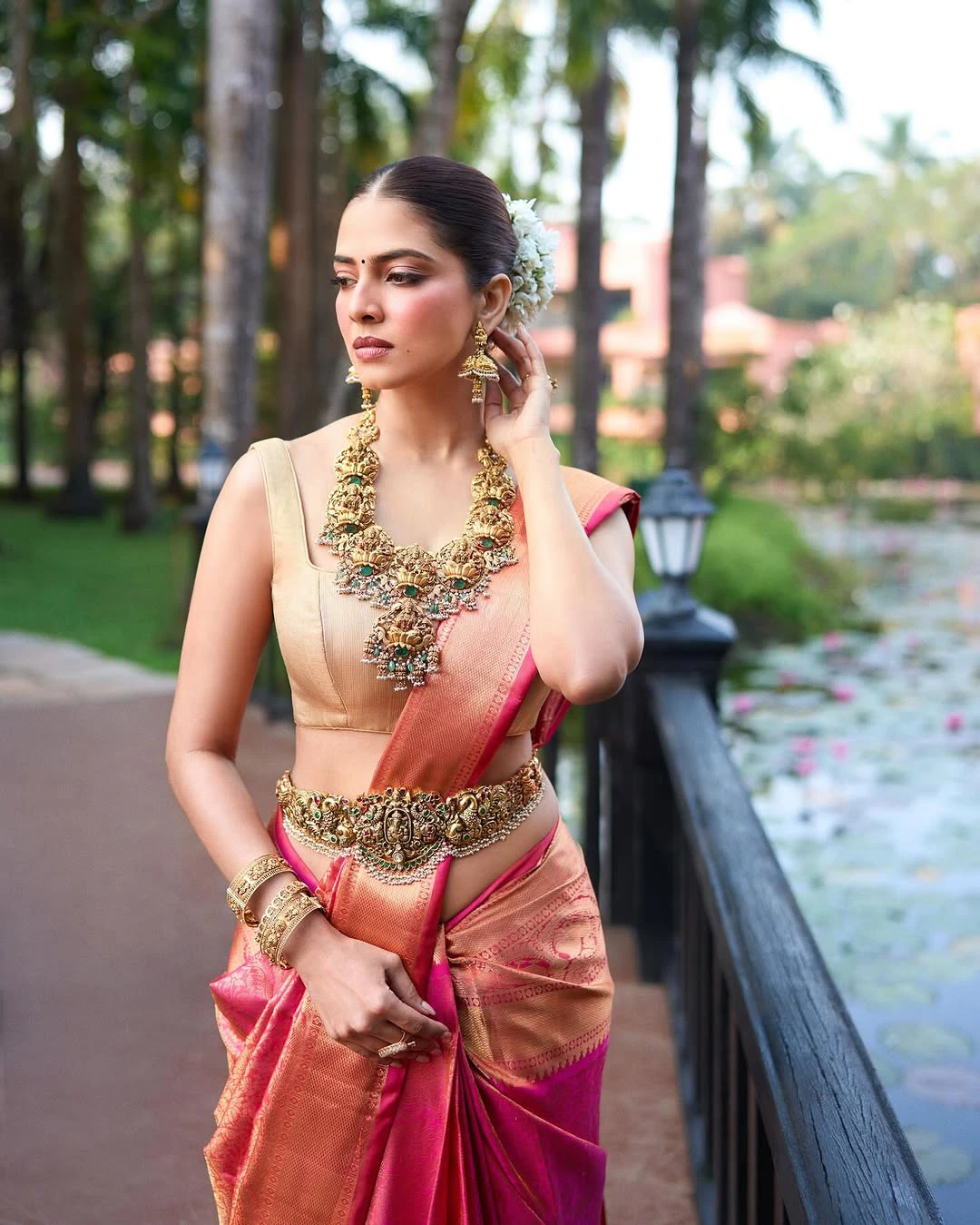 Malavika Mohanan Mesmerizing Looks in Saree