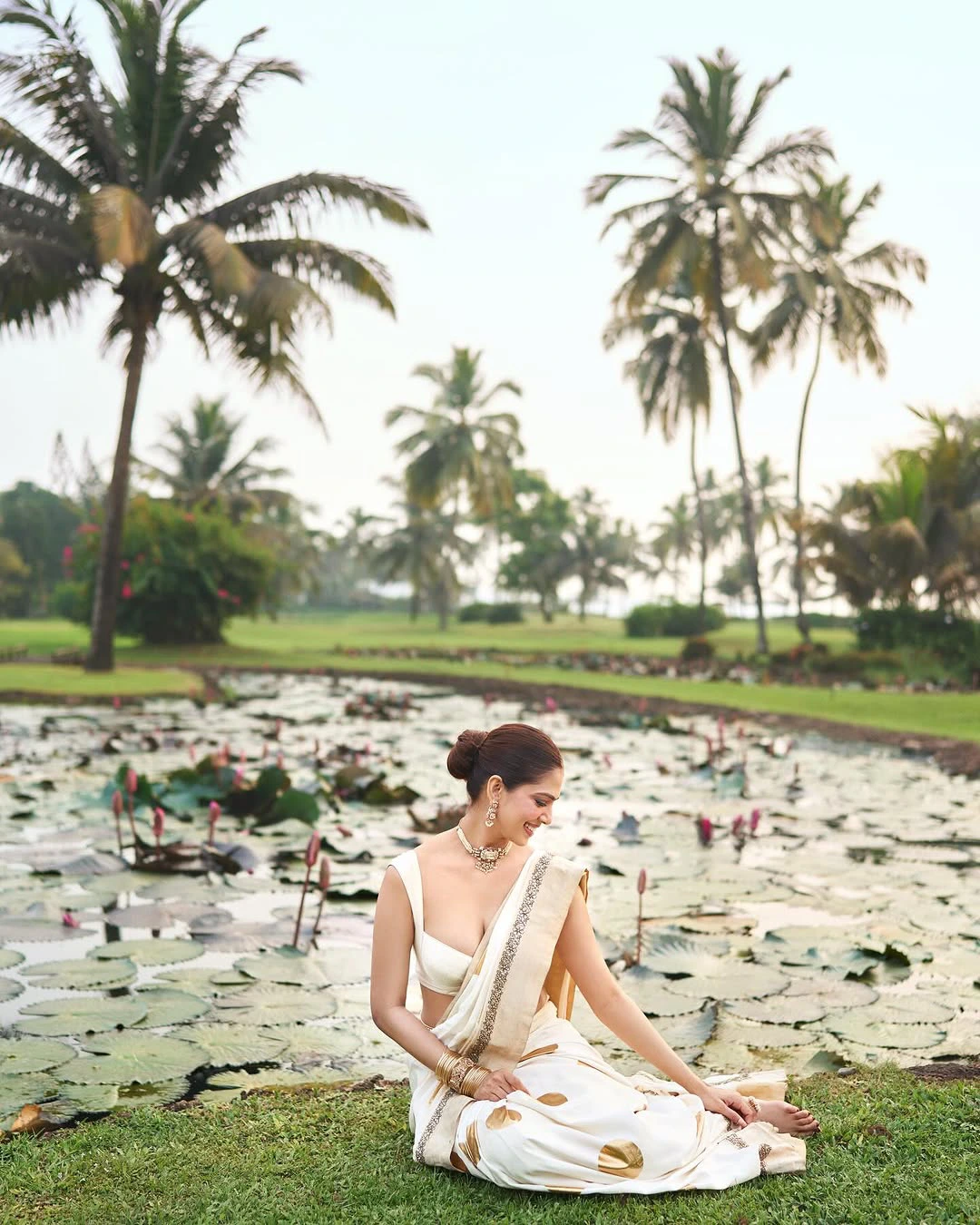 Malavika Mohanan Mesmerizing Looks in Saree