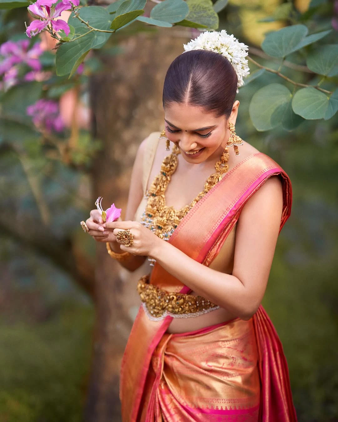 Malavika Mohanan Mesmerizing Looks in Saree