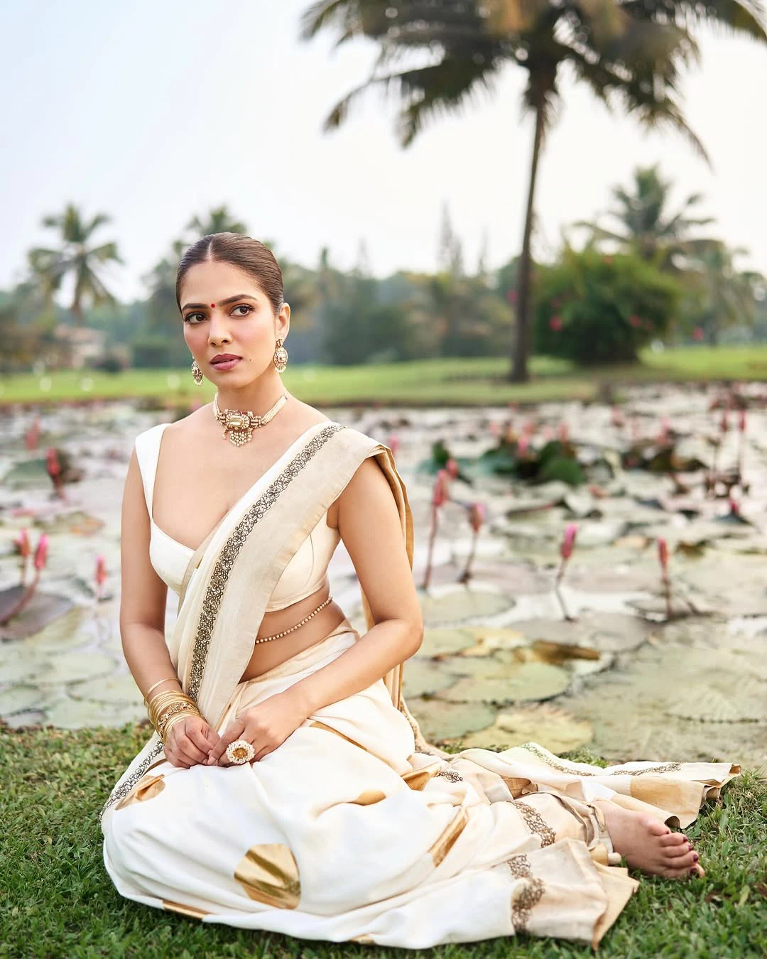 Malavika Mohanan Mesmerizing Looks in Saree