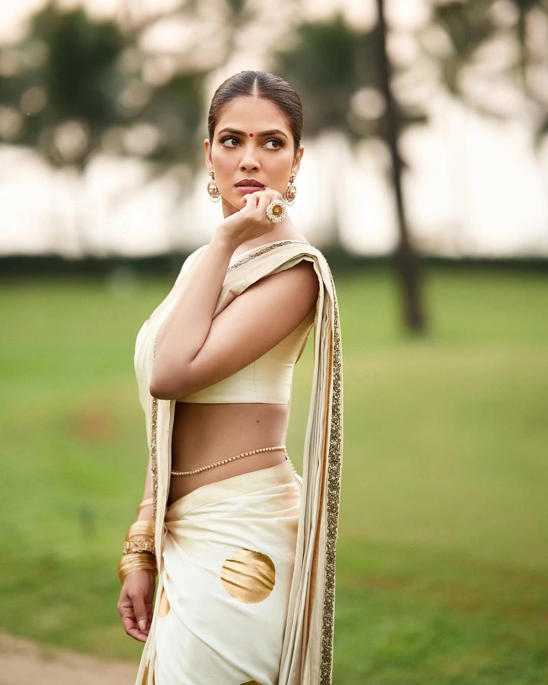 Malavika Mohanan Mesmerizing Looks in Saree