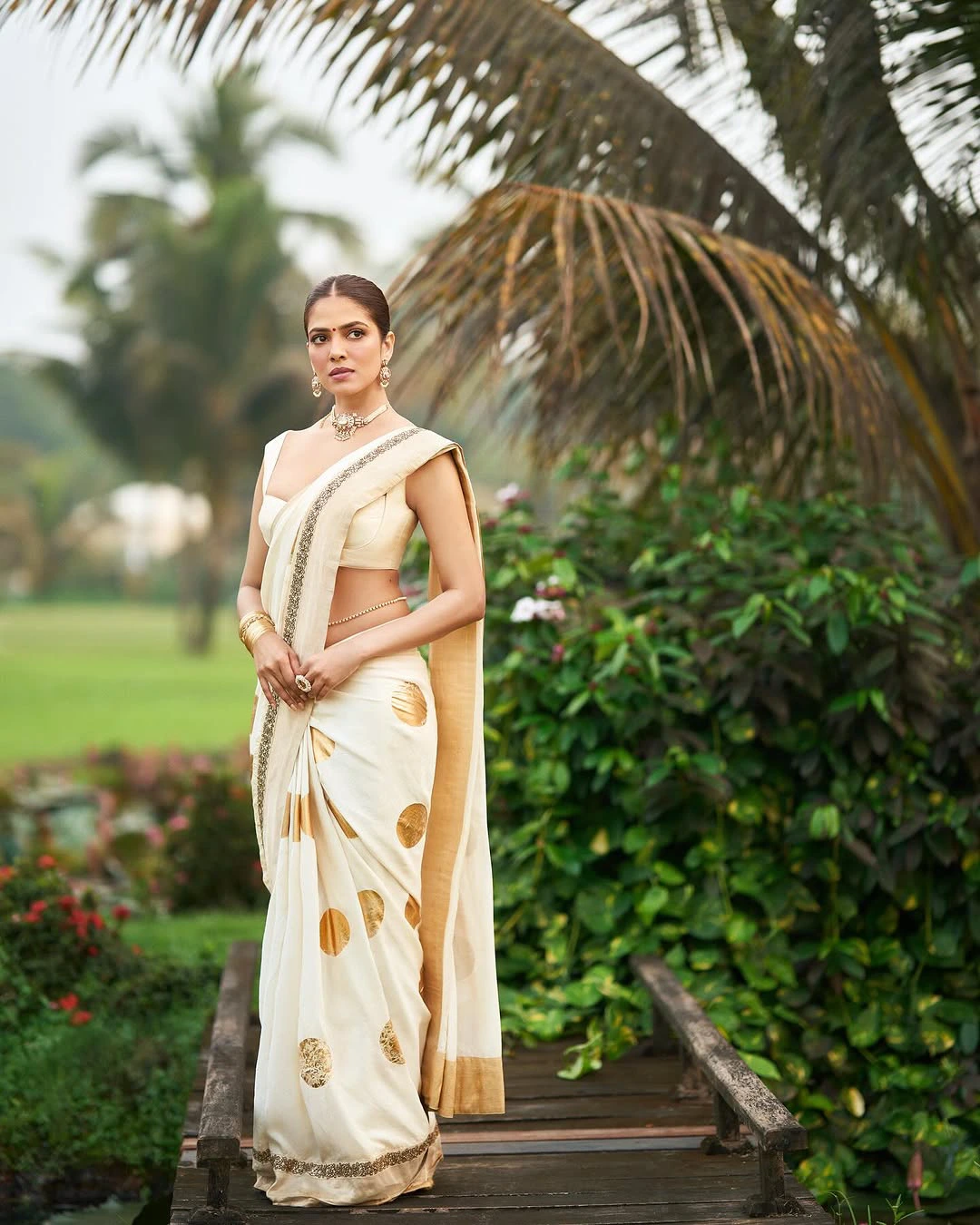 Malavika Mohanan Mesmerizing Looks in Saree