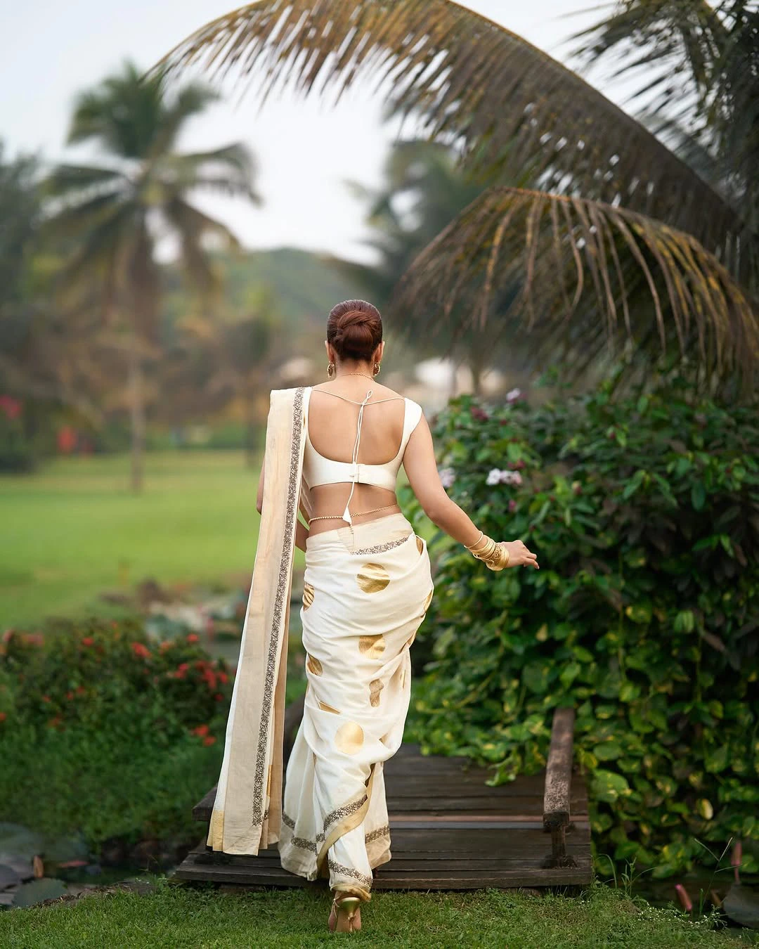 Malavika Mohanan Mesmerizing Looks in Saree