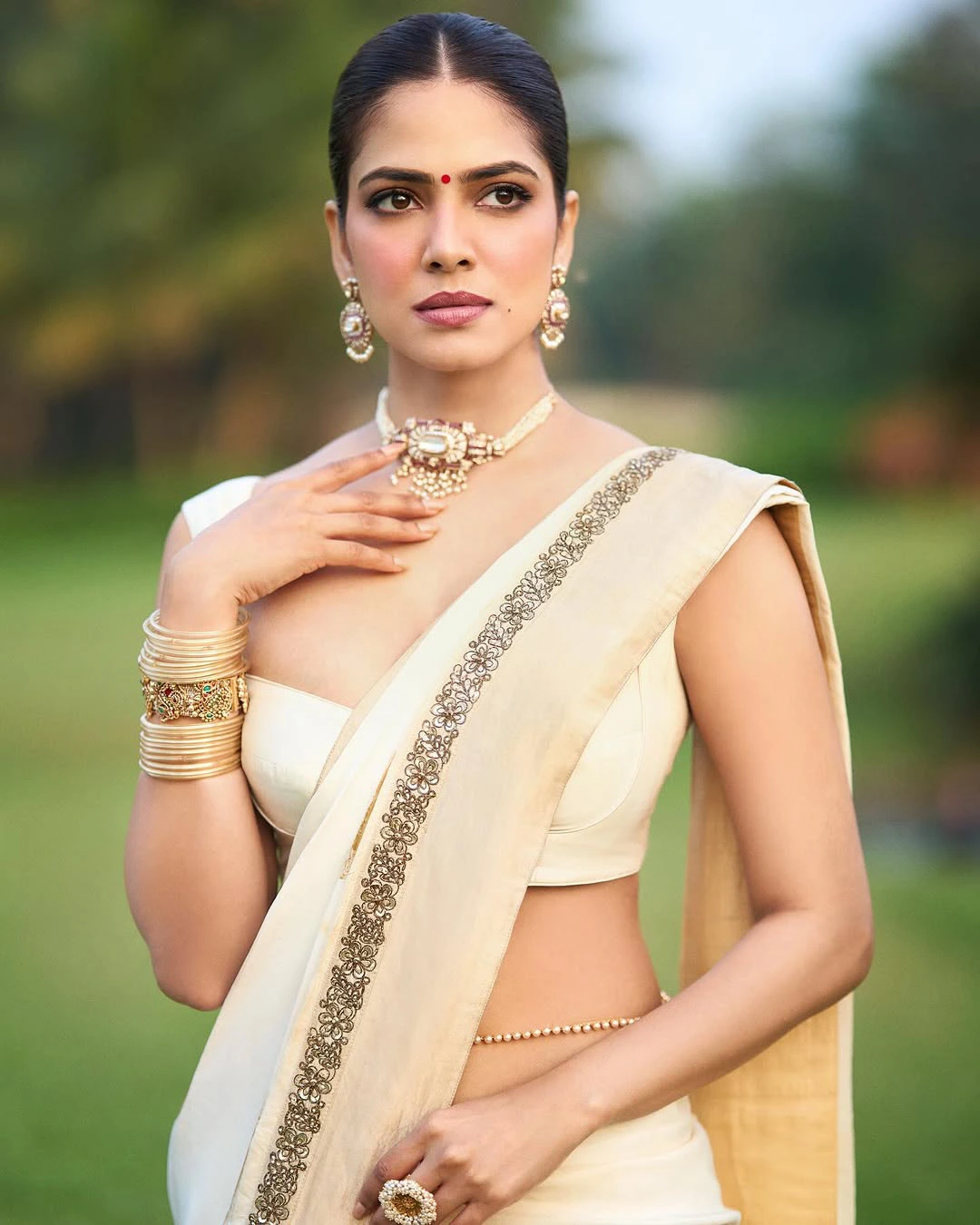 Malavika Mohanan Mesmerizing Looks in Saree