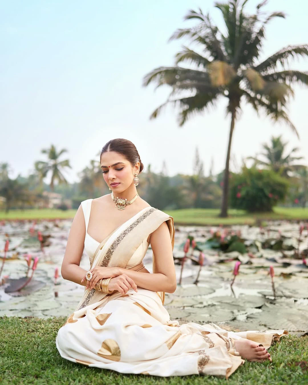 Malavika Mohanan Mesmerizing Looks in Saree