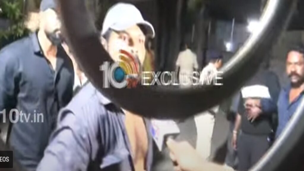 Manchu Family High Tension At Mohan Babu House bouncers stop manojs vehicle