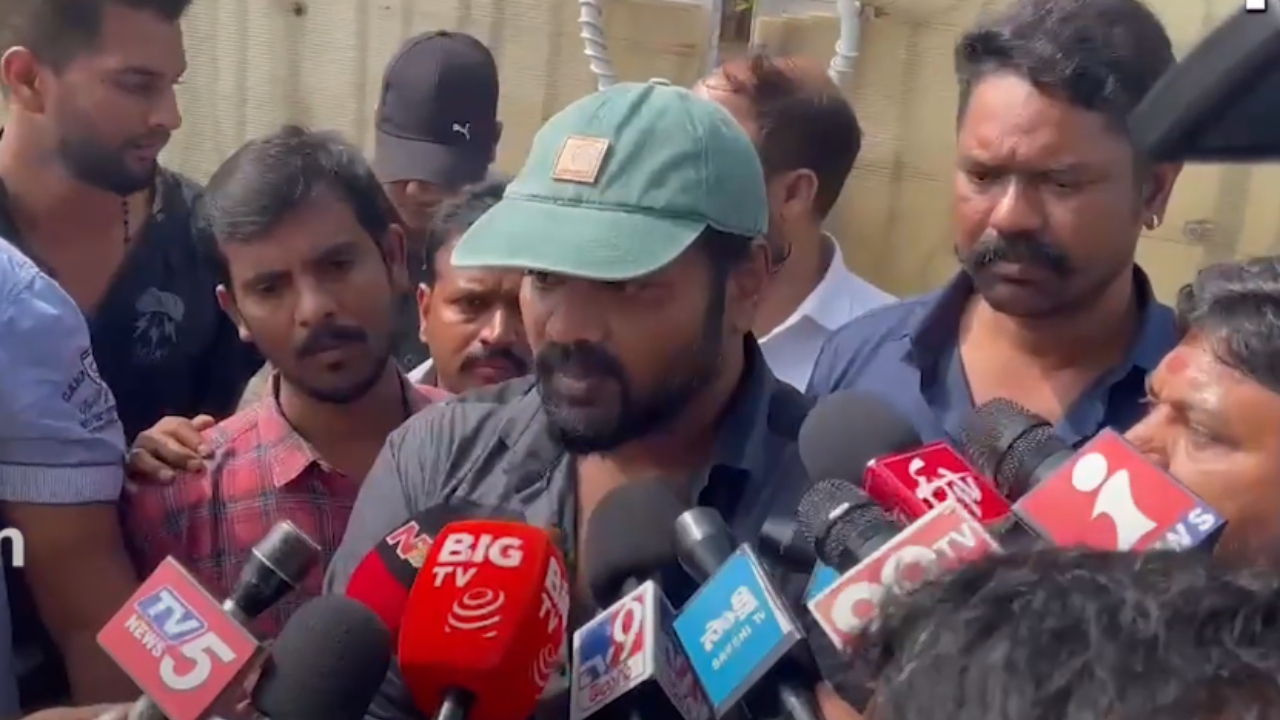 Manchu Manoj : ఆస్తి కోసం కాదు.. ఆత్మగౌరవం కోసం.. మంచు వార్ పై మనోజ్ కామెంట్స్.. Manchu Manoj : ఆస్తి కోసం కాదు.. ఆత్మగౌరవం కోసం.. మంచు వార్ పై మనోజ్ కామెంట్స్..