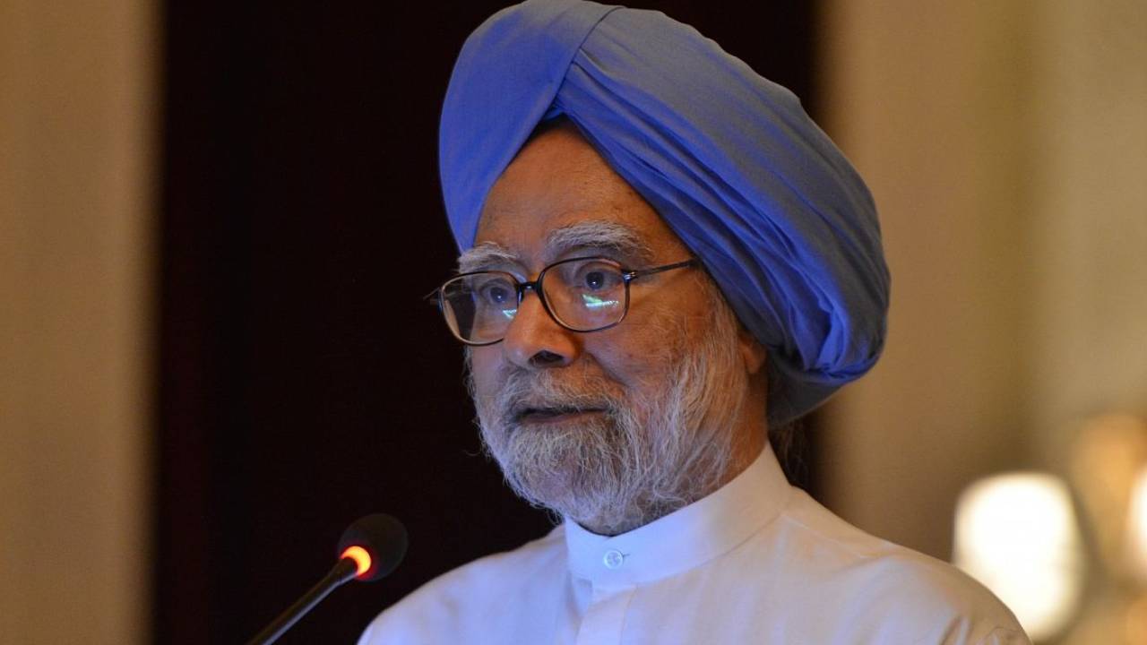 Manmohan Singh: ఆ సమయంలో డబ్బుల్లేక పస్తులున్న మన్మోహన్ సింగ్.. పీఎం హోదాలో కీలక నిర్ణయాలు Manmohan Singh: ఆ సమయంలో డబ్బుల్లేక పస్తులున్న మన్మోహన్ సింగ్.. పీఎం హోదాలో కీలక నిర్ణయాలు