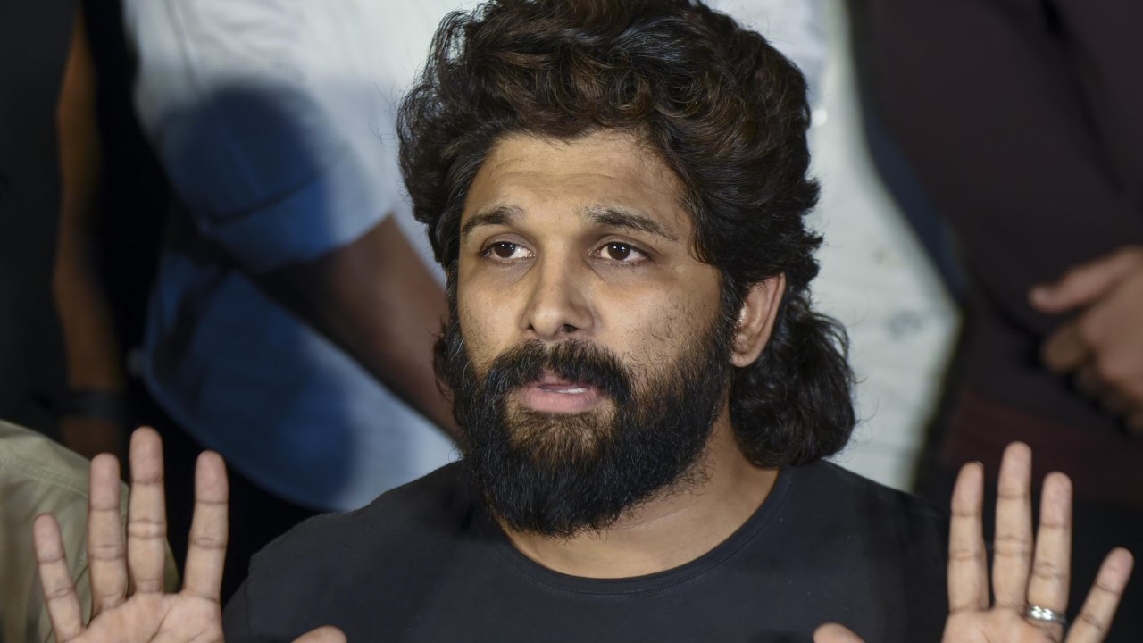 Allu Arjun Bail Petition : అల్లు అర్జున్ రెగ్యులర్ బెయిల్ పిటిషన్ పై విచారణ వాయిదా.. Allu Arjun Bail Petition : అల్లు అర్జున్ రెగ్యులర్ బెయిల్ పిటిషన్ పై విచారణ వాయిదా..