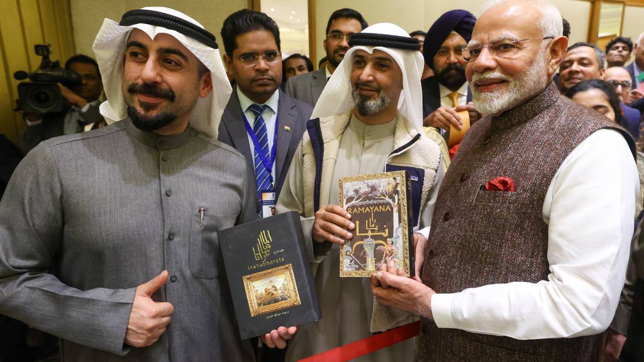 PM Narendra Modi : అరబిక్లోకి రామాయణం, మహాభారతం.. అనువాదకుడిని ప్రశంసించిన మోదీ PM Narendra Modi : అరబిక్లోకి రామాయణం, మహాభారతం.. అనువాదకుడిని ప్రశంసించిన మోదీ