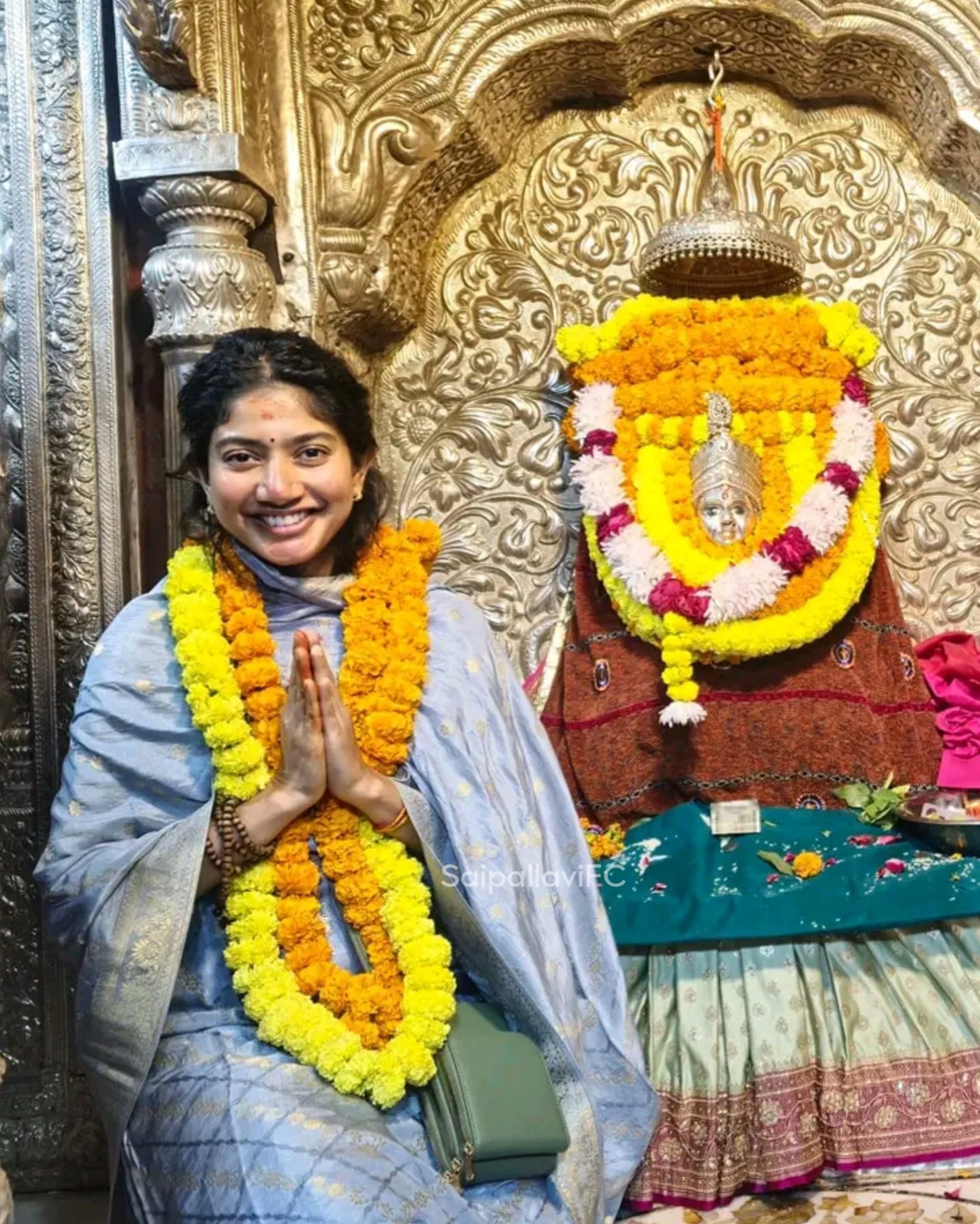 Sai Pallavi Visits Kashi