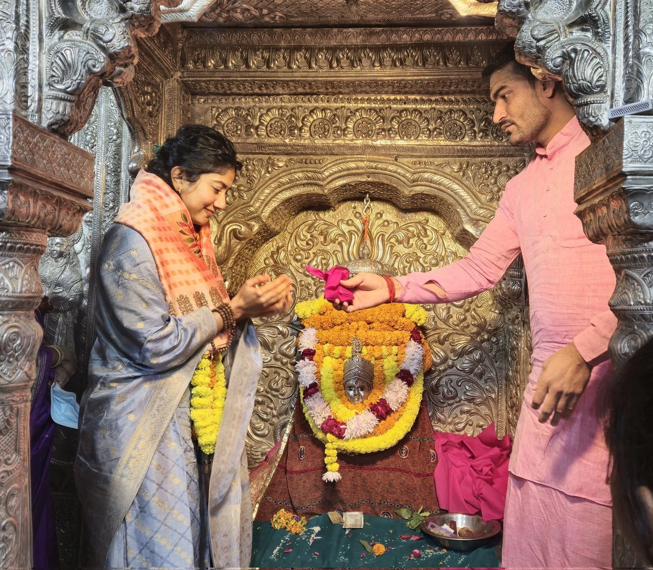 Sai Pallavi Visits Kashi