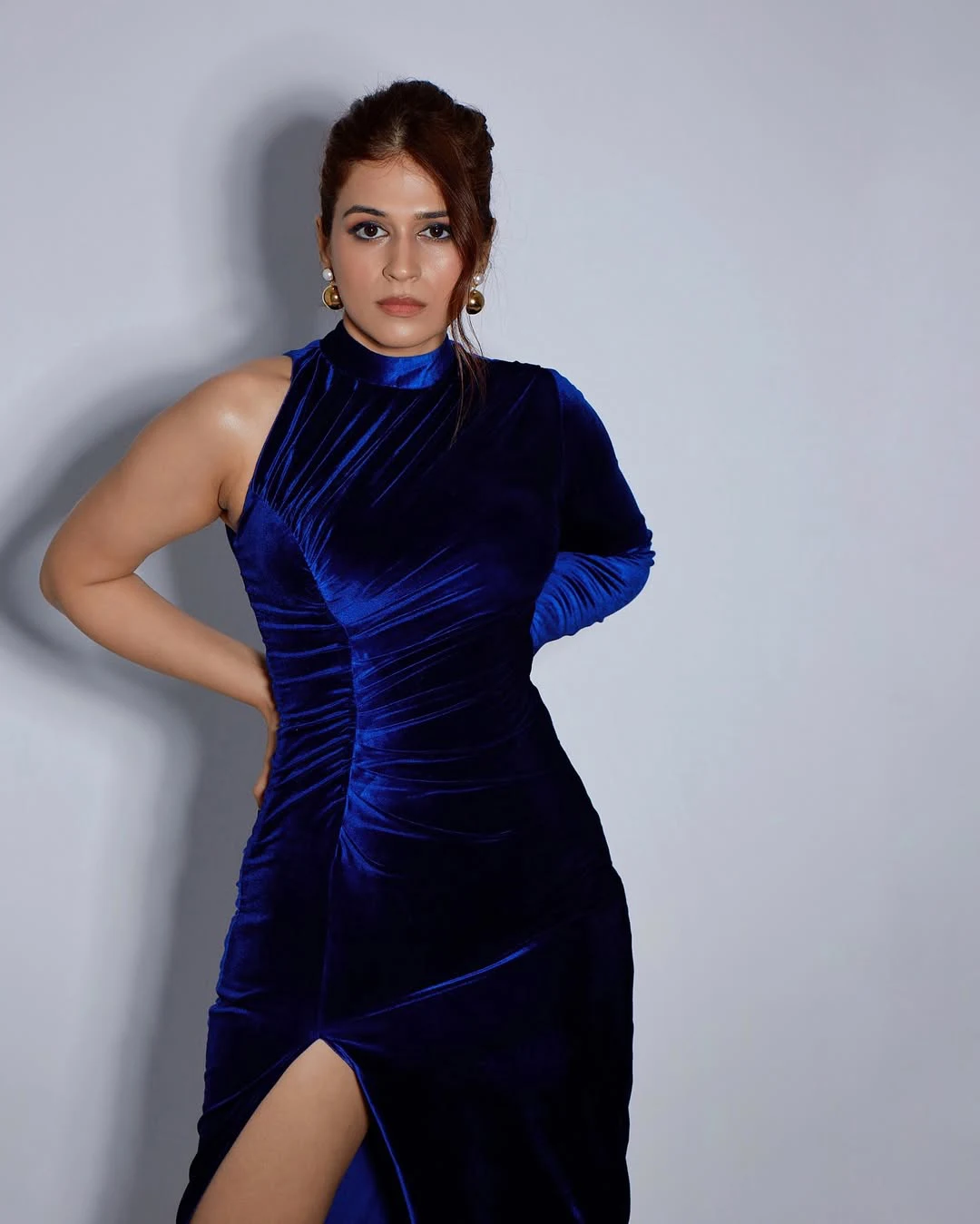 Shraddha Das Sizzling Photos