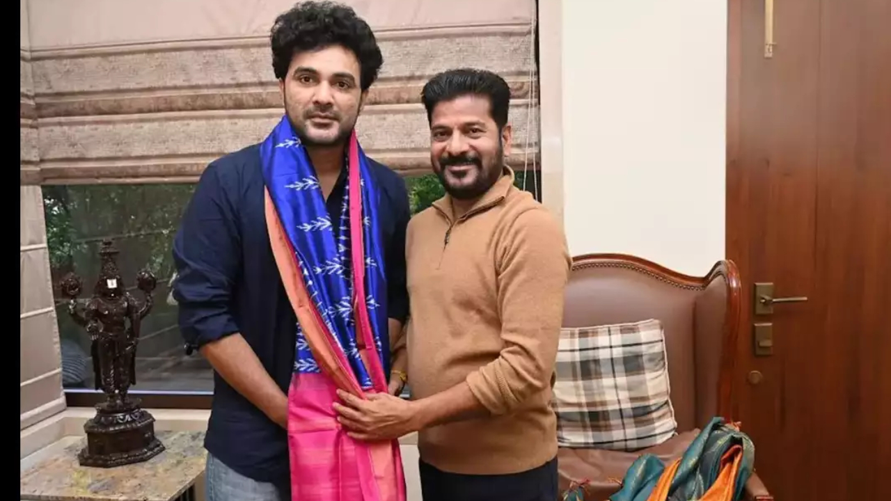 Siddhu Jonnalagadda : సీఎం రేవంత్ రెడ్డిని కలిసిన స్టార్బోయ్ సిద్ధు జొన్నలగడ్డ.. రూ.15 లక్షల చెక్కు అందజేత! Siddhu Jonnalagadda : సీఎం రేవంత్ రెడ్డిని కలిసిన స్టార్బోయ్ సిద్ధు జొన్నలగడ్డ.. రూ.15 లక్షల చెక్కు అందజేత!