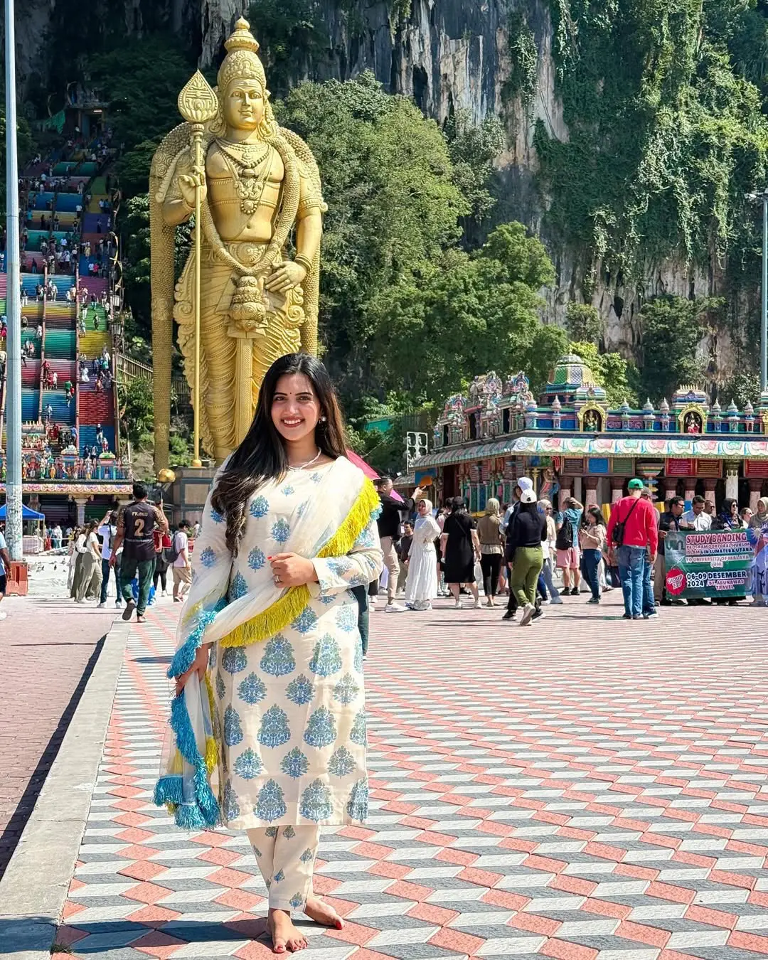 Sravanthi Chokarapu Visited Malaysia Murugan Temple