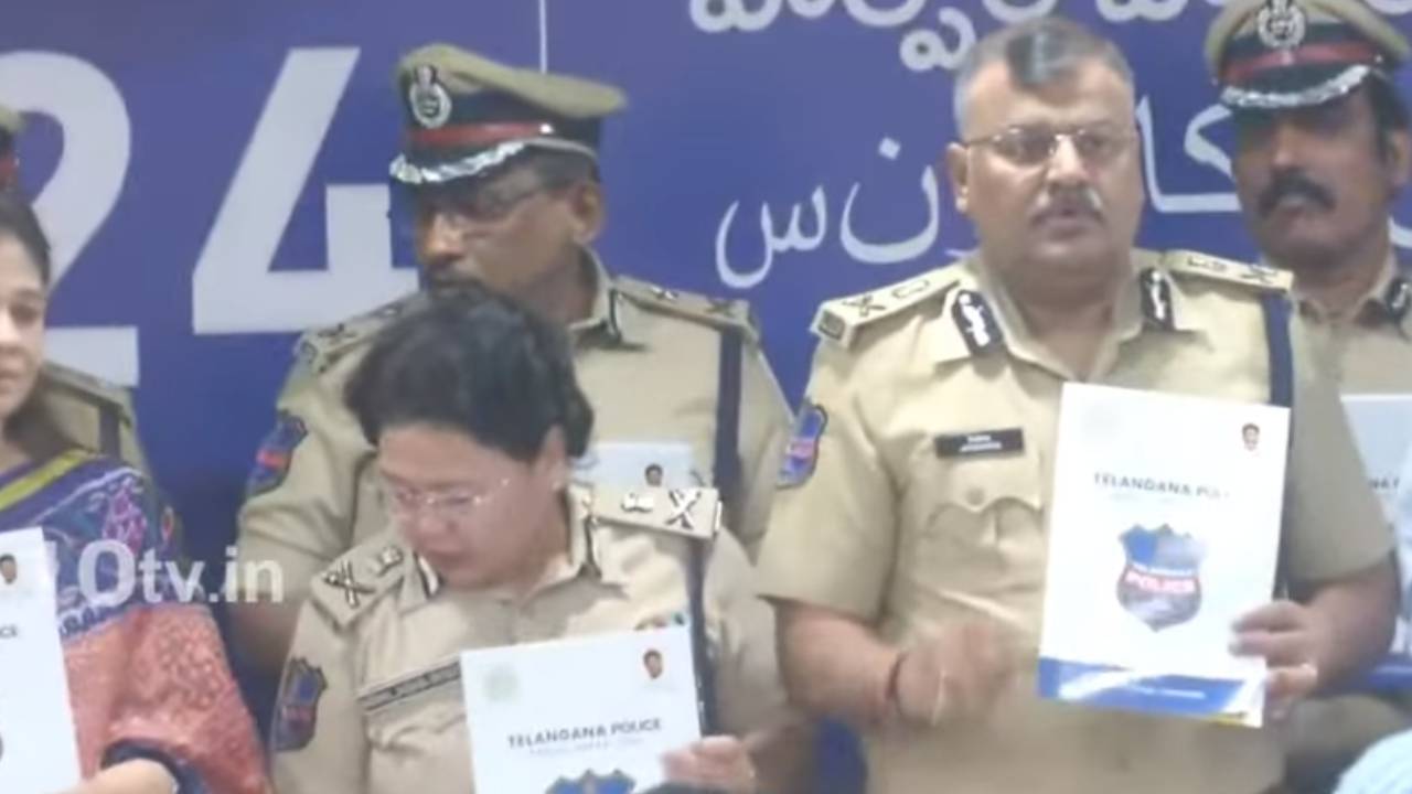 Telangana DGP: జీరో శాతం డ్రగ్స్ రాష్ట్రంగా నిలపడమే పోలీస్ శాఖ లక్ష్యం : డీజీపీ జితేందర్ Telangana DGP: జీరో శాతం డ్రగ్స్ రాష్ట్రంగా నిలపడమే పోలీస్ శాఖ లక్ష్యం : డీజీపీ జితేందర్