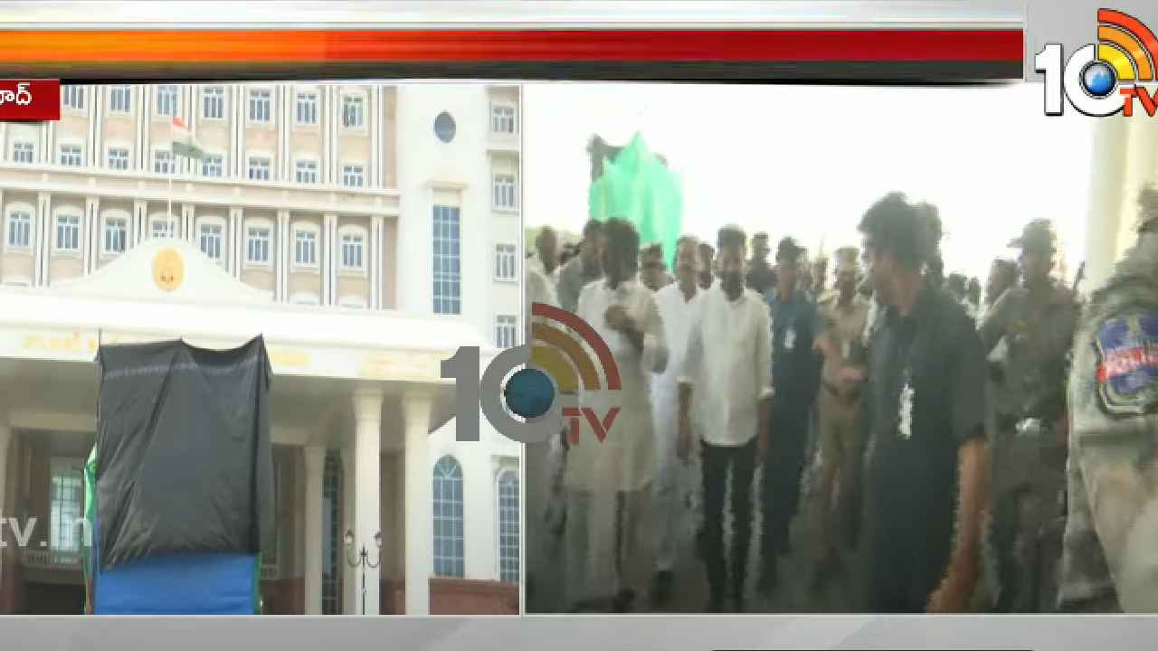 Telangana Thalli Statue : తెలంగాణ తల్లి విగ్రహం ఏర్పాటు పనులను పరిశీలించిన సీఎం రేవంత్ రెడ్డి.. Telangana Thalli Statue : తెలంగాణ తల్లి విగ్రహం ఏర్పాటు పనులను పరిశీలించిన సీఎం రేవంత్ రెడ్డి..