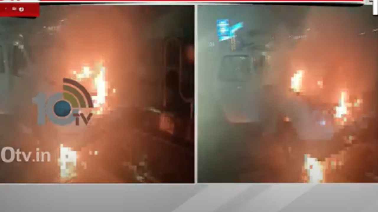 Fire In Car : తిరుమలలో కలకలం.. అకస్మాత్తుగా కారులో చెలరేగిన మంటలు.. Fire In Car : తిరుమలలో కలకలం.. అకస్మాత్తుగా కారులో చెలరేగిన మంటలు..