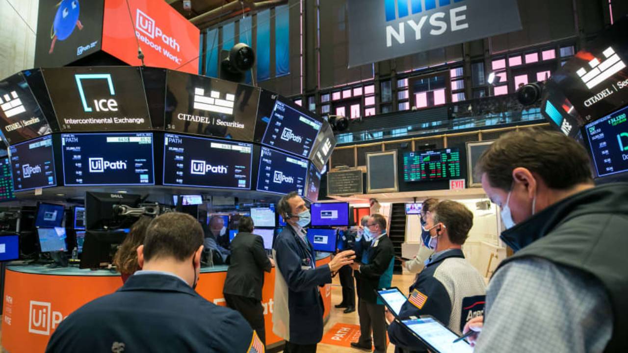 US Stock Markets: కుప్పకూలిన అమెరికా మార్కెట్లు.. 1974 తర్వాత తొలిసారి అత్యధిక సెషన్లలో నష్టాలు US Stock Markets: కుప్పకూలిన అమెరికా మార్కెట్లు.. 1974 తర్వాత తొలిసారి అత్యధిక సెషన్లలో నష్టాలు