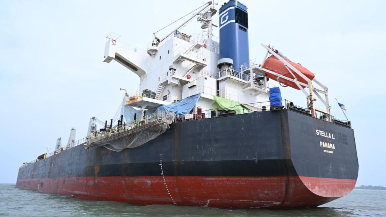 Kakinada port: ఇక నుంచి నిఘా నీడలో కాకినాడ పోర్టు.. చీమ చిటుక్కుమన్నా తెలిసిపోయేలా భద్రత? Kakinada port: ఇక నుంచి నిఘా నీడలో కాకినాడ పోర్టు.. చీమ చిటుక్కుమన్నా తెలిసిపోయేలా భద్రత?
