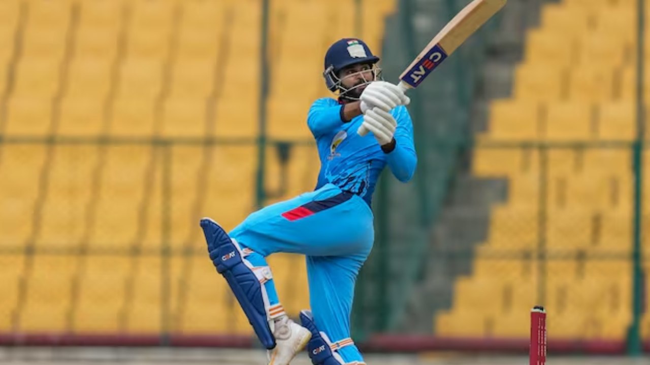 Vijay Hazare Trophy : శ్రేయస్ అయ్యర్ ఊచకోత.. బెంబేలెత్తిన బౌలర్లు.. 51 బంతుల్లోనే సెంచరీ.. Vijay Hazare Trophy : శ్రేయస్ అయ్యర్ ఊచకోత.. బెంబేలెత్తిన బౌలర్లు.. 51 బంతుల్లోనే సెంచరీ..