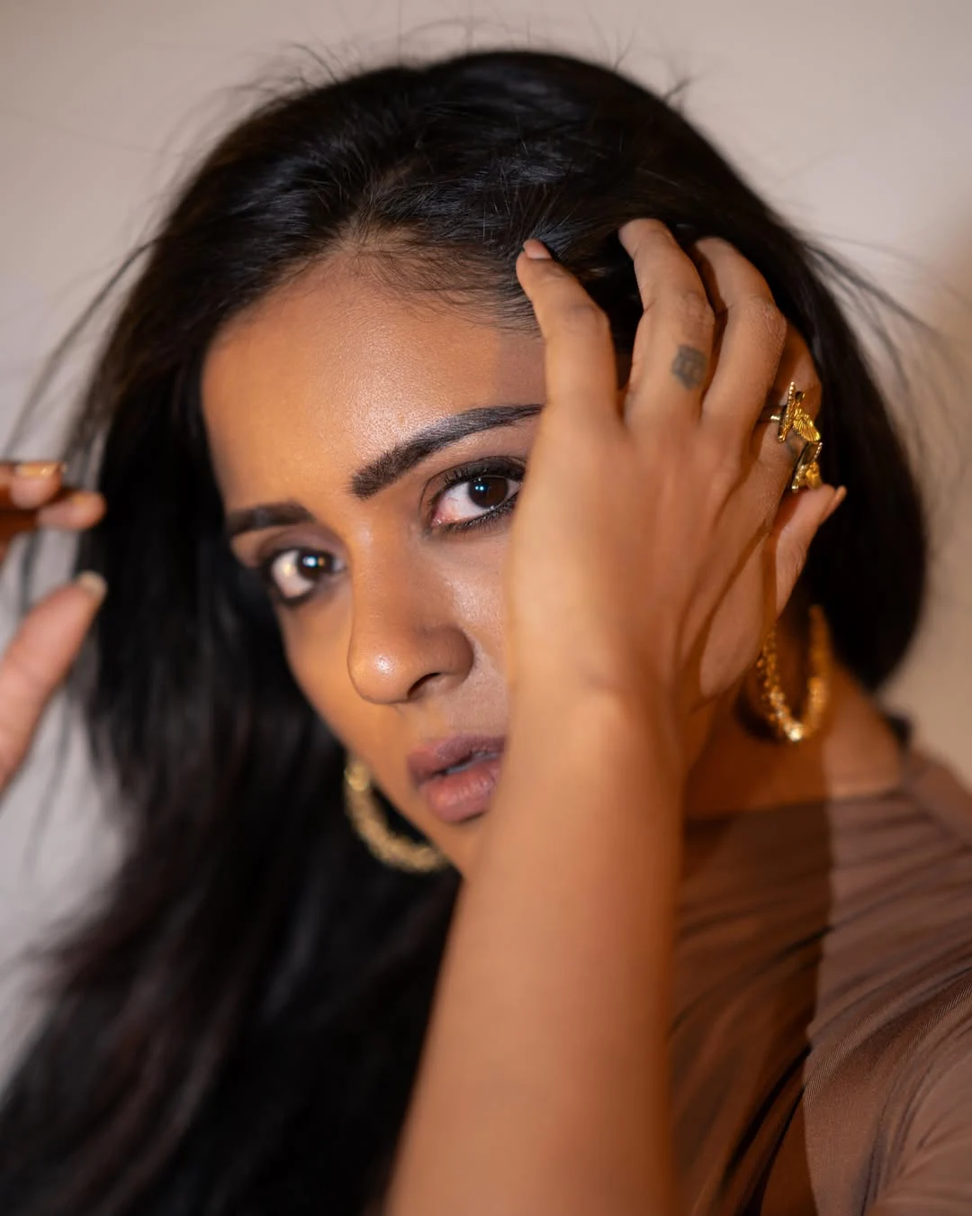 Vithika Sheru Dusky Looks in Modern Dress
