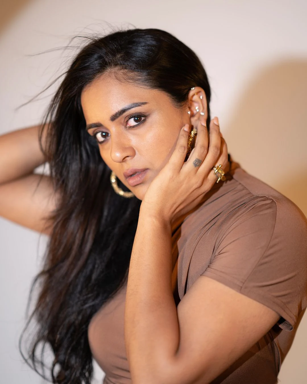 Vithika Sheru Dusky Looks in Modern Dress