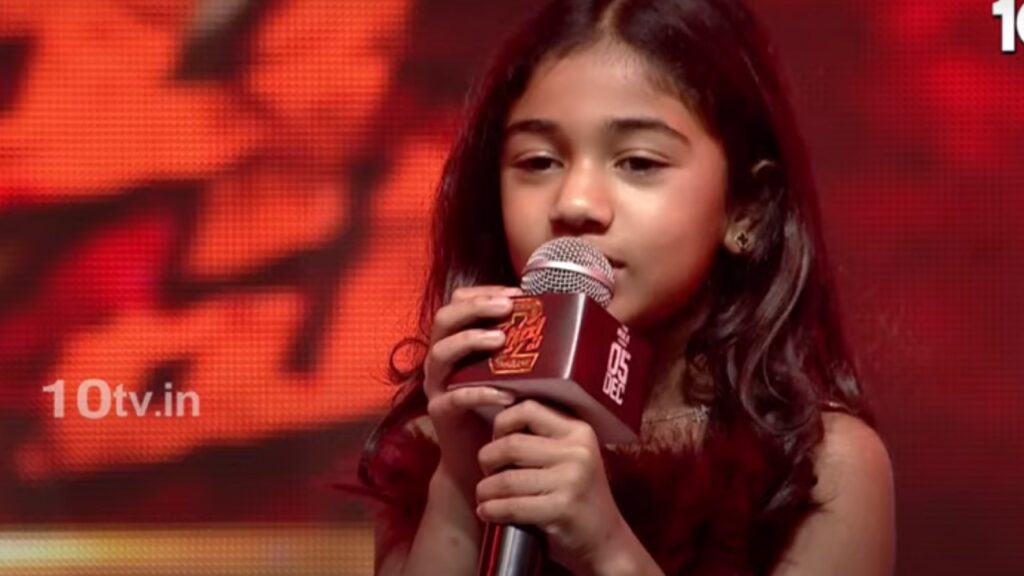 Allu Arjun Daughter Allu Arha tells Telugu Poem in Pushpa 2 Pre Release Event Watch Here
