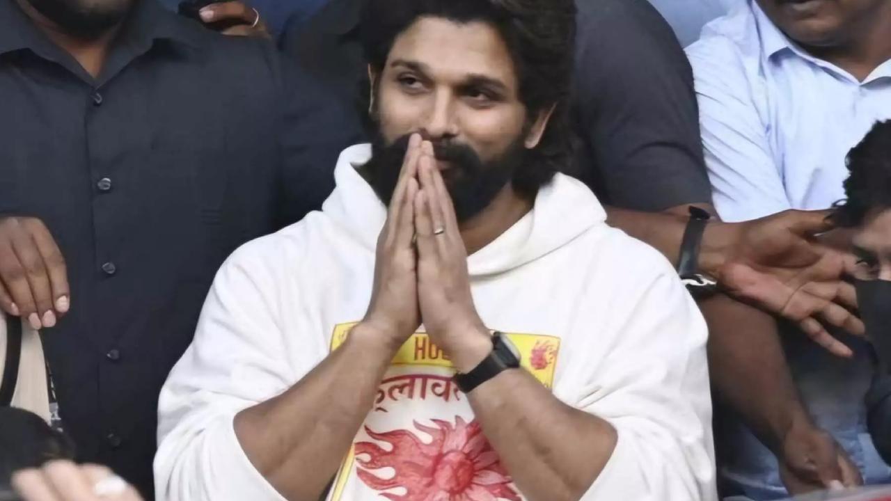 Allu Arjun Fans : అల్లు అర్జున్ అభిమానులపై కేసులు.. సైబర్ క్రైమ్ పోలీసుల ఫోకస్.. Allu Arjun Fans : అల్లు అర్జున్ అభిమానులపై కేసులు.. సైబర్ క్రైమ్ పోలీసుల ఫోకస్..