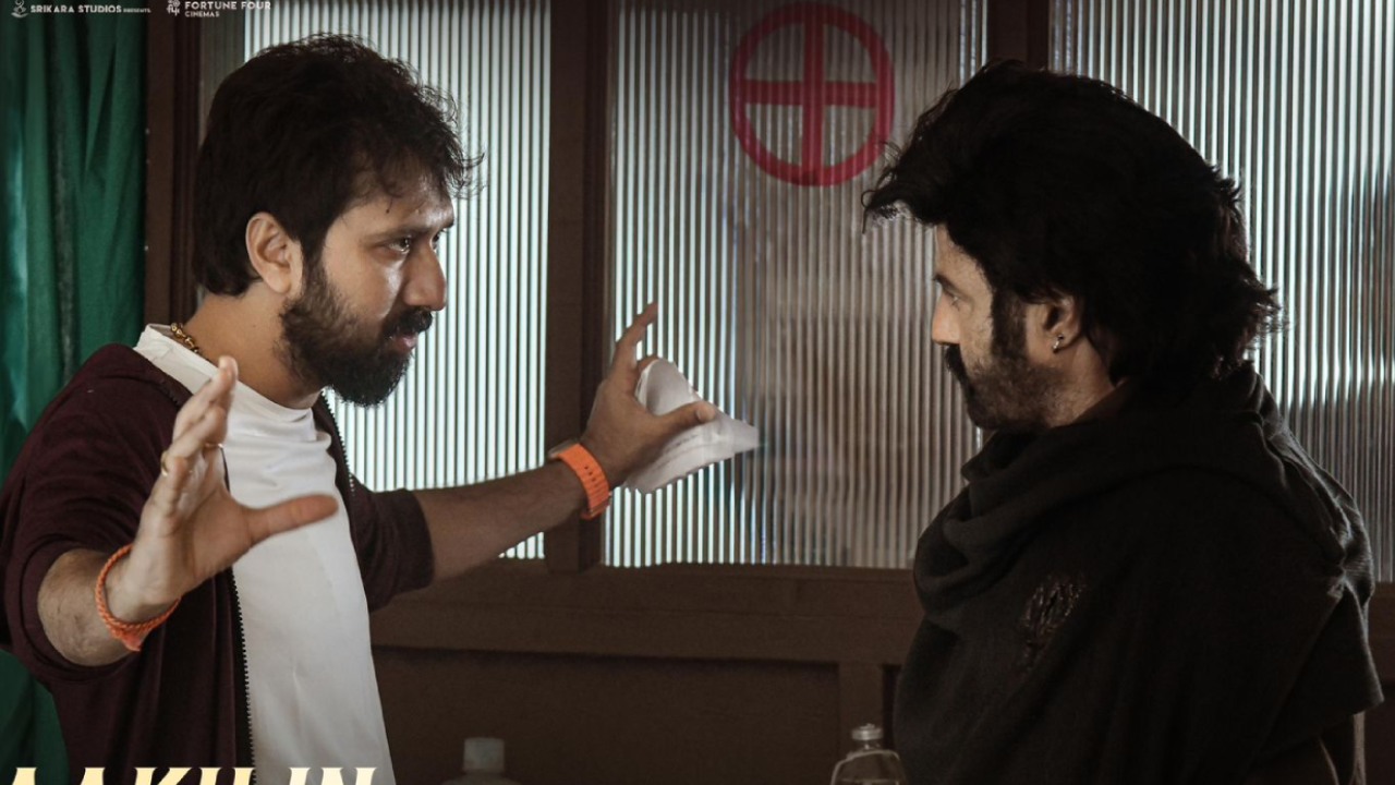 Daaku Maharaaj : ‘డాకు మహారాజ్’ కూడా రెడీ.. షూటింగ్ సెట్స్ నుంచి బాలయ్య ఫోటో వైరల్.. Daaku Maharaaj : ‘డాకు మహారాజ్’ కూడా రెడీ.. షూటింగ్ సెట్స్ నుంచి బాలయ్య ఫోటో వైరల్..