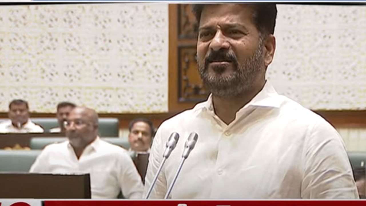 CM Revanth Reddy : ఇకపై నేను సీఎంగా ఉన్నంతవరకు టికెట్ రేట్లు పెంచను, బెనిఫిట్ షోలు ఉండవు.. షాక్ లో టాలీవుడ్.. CM Revanth Reddy : ఇకపై నేను సీఎంగా ఉన్నంతవరకు టికెట్ రేట్లు పెంచను, బెనిఫిట్ షోలు ఉండవు.. షాక్ లో టాలీవుడ్..