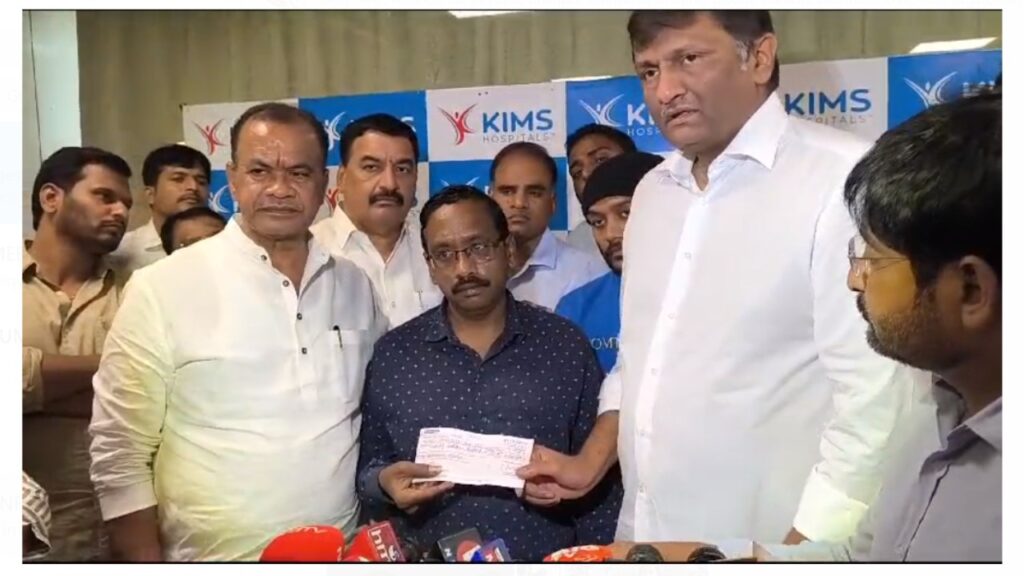 Pushpa 2 Producers went to Hospital and gives Cheque to Sree Tej Family