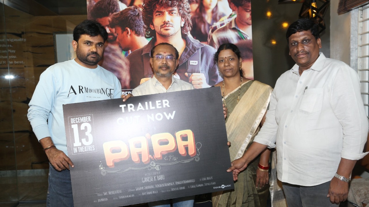 PaPa : మారుతీ చేతుల మీదుగా ‘పా.. పా..’ ట్రైలర్ రిలీజ్.. తమిళ్ సూపర్ హిట్ ‘డా..డా’ తెలుగులో.. PaPa : మారుతీ చేతుల మీదుగా ‘పా.. పా..’ ట్రైలర్ రిలీజ్.. తమిళ్ సూపర్ హిట్ ‘డా..డా’ తెలుగులో..