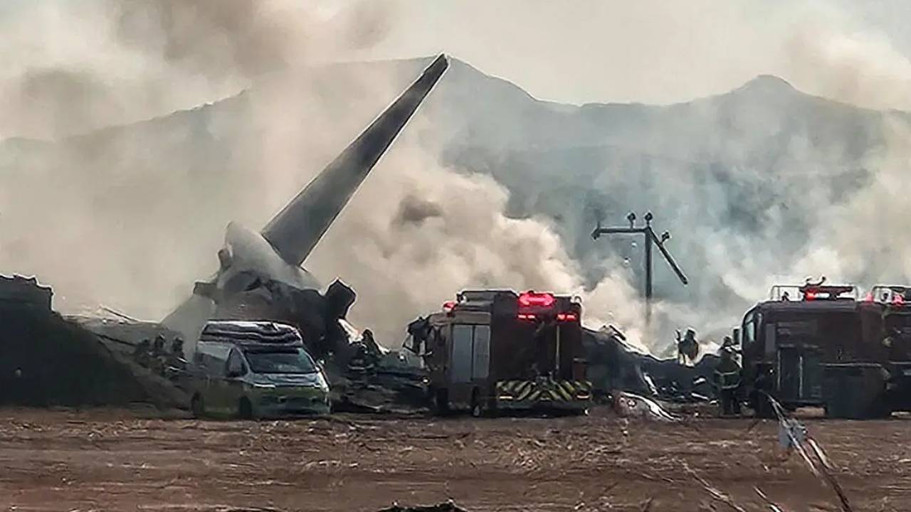 plane crashes