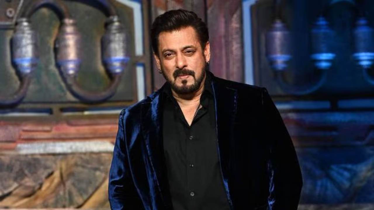 Salman Khan : సల్మాన్ ఖాన్ కి మళ్ళీ బెదిరింపులు.. ఈసారి ఏకంగా షూటింగ్ స్పాట్ లో Salman Khan : సల్మాన్ ఖాన్ కి మళ్ళీ బెదిరింపులు.. ఈసారి ఏకంగా షూటింగ్ స్పాట్ లో
