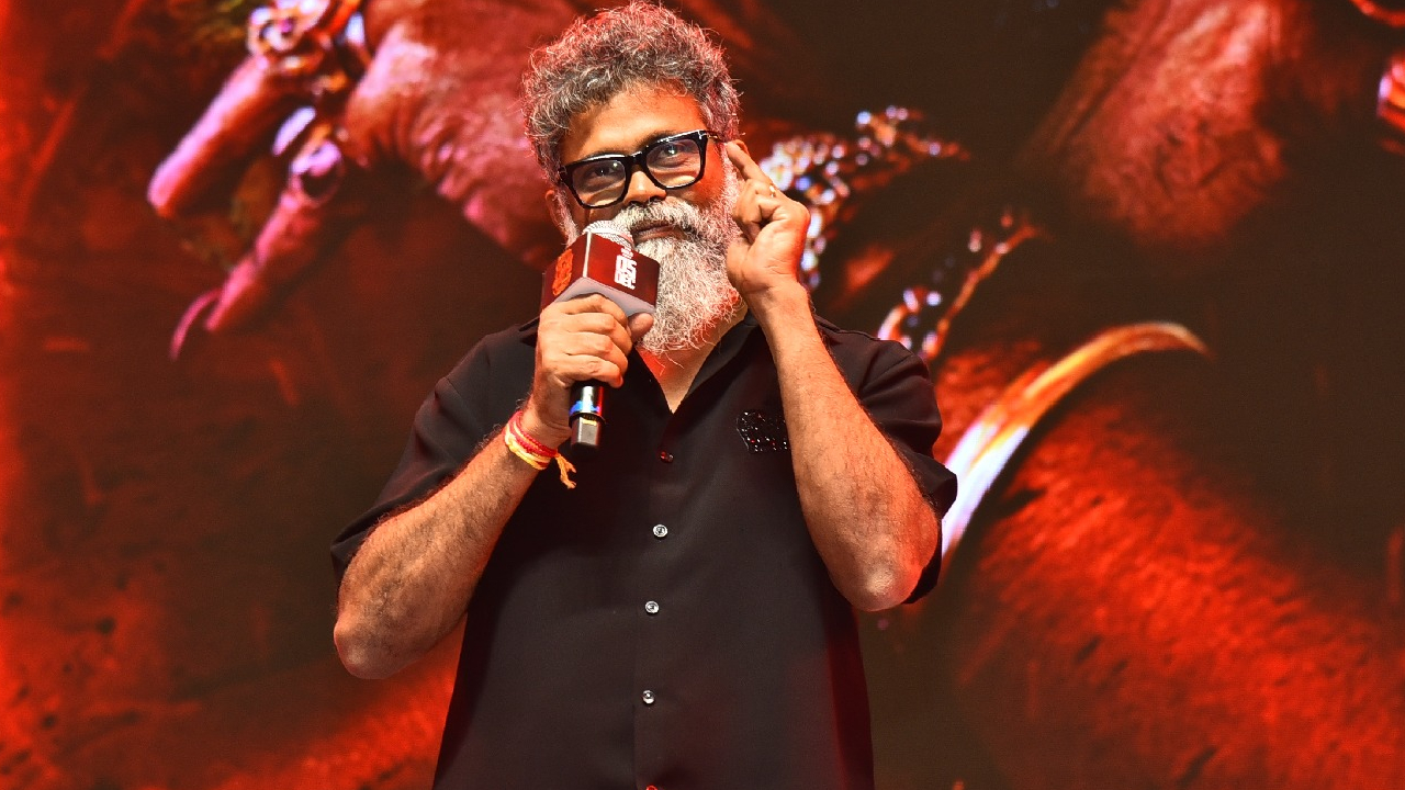 Sukumar : పుష్ప 2ని అతను కూడా డైరెక్ట్ చేసాడంట.. సుకుమార్ ఇంట్రెస్టింగ్ కామెంట్స్ Sukumar : పుష్ప 2ని అతను కూడా డైరెక్ట్ చేసాడంట.. సుకుమార్ ఇంట్రెస్టింగ్ కామెంట్స్