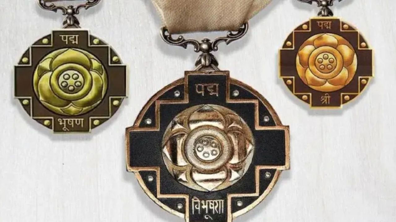 Padma Awards: పద్మ అవార్డులకు మీ పేరును మీరు ఎలా నామినేట్ చేసుకోవచ్చంటే..? Padma Awards: పద్మ అవార్డులకు మీ పేరును మీరు ఎలా నామినేట్ చేసుకోవచ్చంటే..?