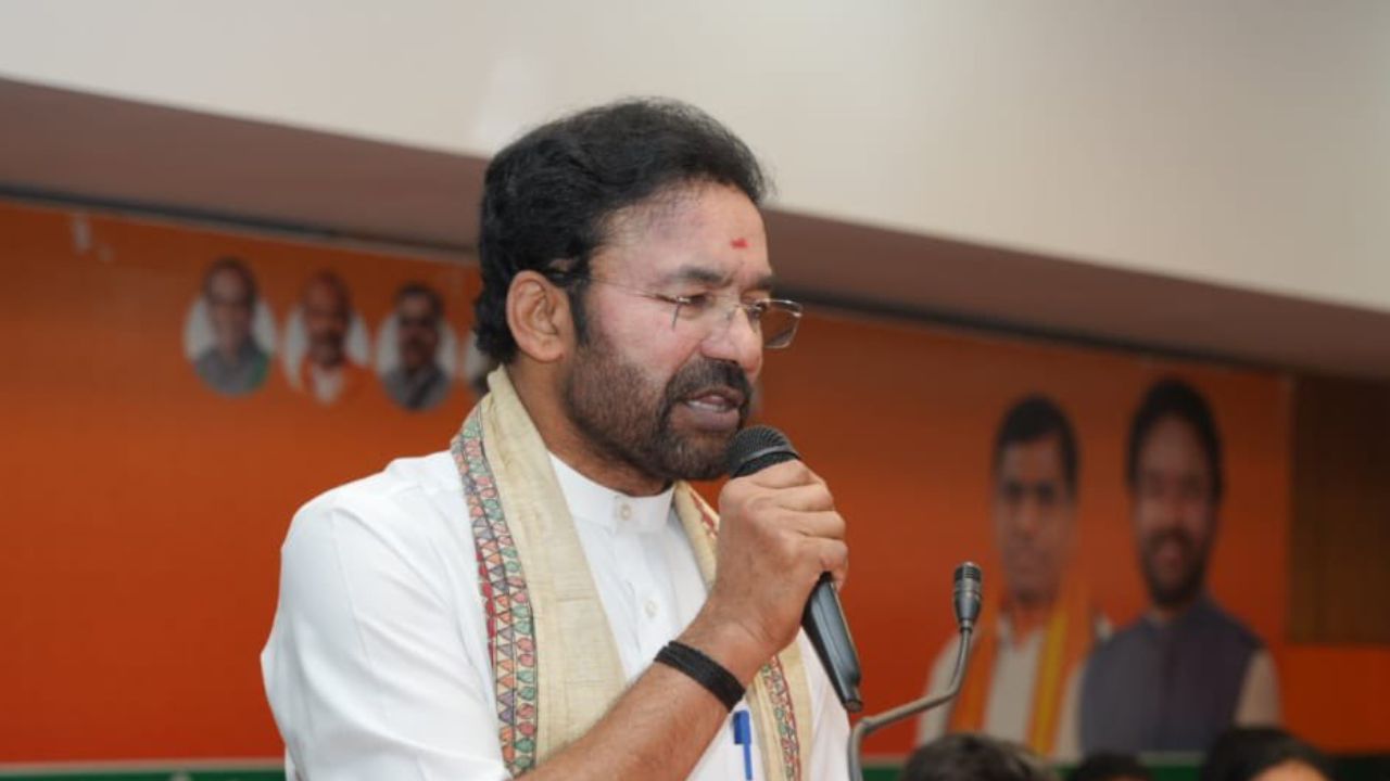 బీజేపీ అధ్యక్షుడిగా ఎవరు బాధ్యతలు స్వీకరిస్తారో ఎవరూ చెప్పలేరు.. బీఆర్ఎస్లో మాత్రం అలా కాదు: కిషన్ రెడ్డి బీజేపీ అధ్యక్షుడిగా ఎవరు బాధ్యతలు స్వీకరిస్తారో ఎవరూ చెప్పలేరు.. బీఆర్ఎస్లో మాత్రం అలా కాదు: కిషన్ రెడ్డి