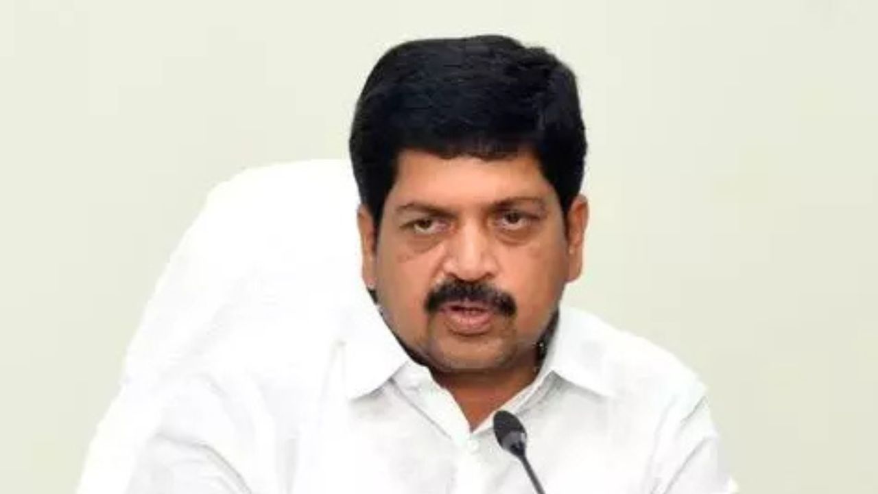 ఏపీ లిక్కర్ స్కాంలో మరో సంచలనం? త్వరలో అతిపెద్ద తిమింగలం బయటికొస్తుందన్న ఎక్సైజ్ శాఖ మంత్రి కొల్లు రవీంద్ర ఏపీ లిక్కర్ స్కాంలో మరో సంచలనం? త్వరలో అతిపెద్ద తిమింగలం బయటికొస్తుందన్న ఎక్సైజ్ శాఖ మంత్రి కొల్లు రవీంద్ర