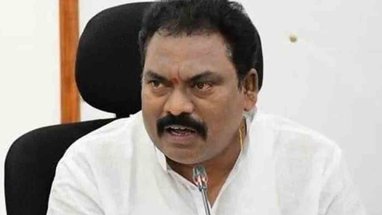 Sunke Ravi Shankar: కేటీఆర్ని కక్ష పూరితంగా అరెస్ట్ చేయాలని రేవంత్ ప్రభుత్వం యత్నాలు: మాజీ ఎమ్మెల్యే సుంకే రవి శంకర్ Sunke Ravi Shankar: కేటీఆర్ని కక్ష పూరితంగా అరెస్ట్ చేయాలని రేవంత్ ప్రభుత్వం యత్నాలు: మాజీ ఎమ్మెల్యే సుంకే రవి శంకర్