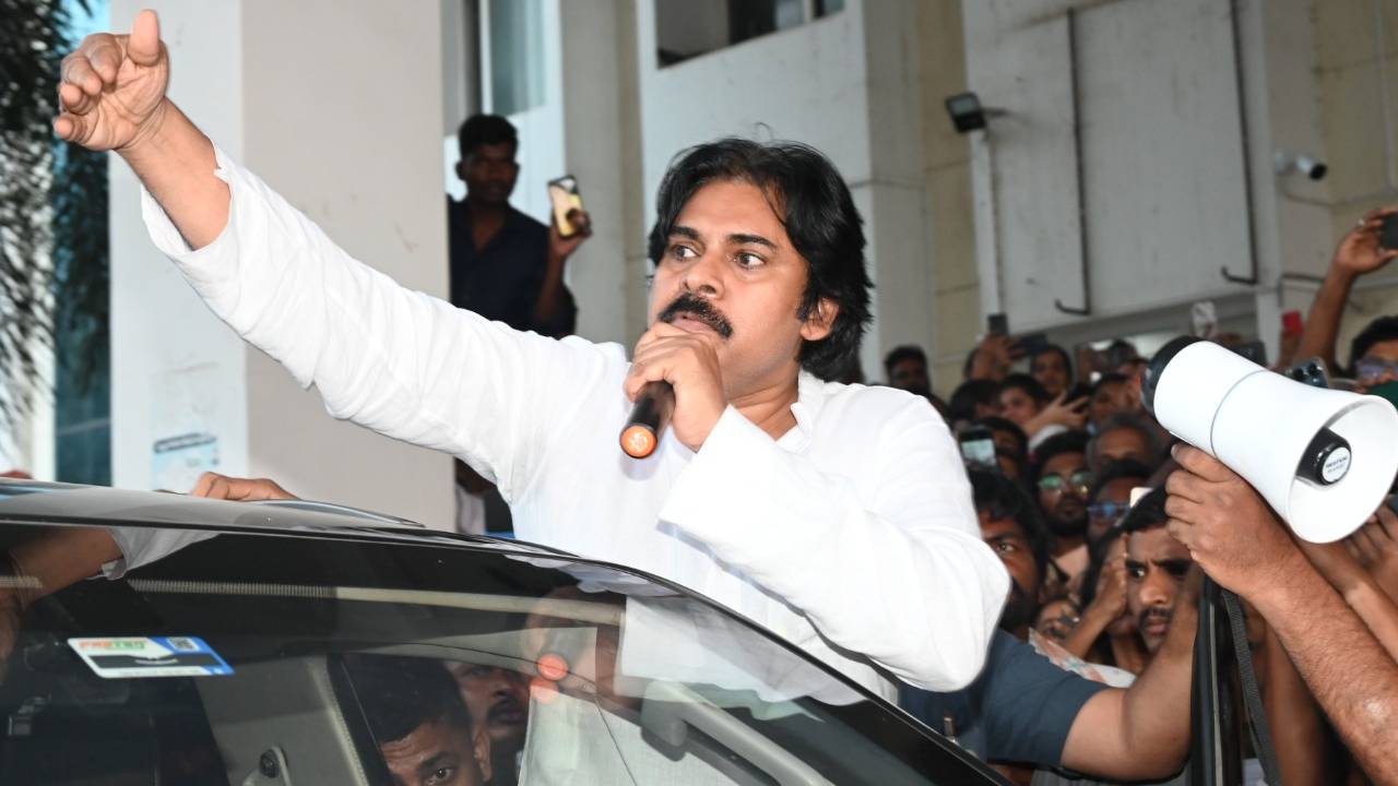 Pawan Kalyan: పిఠాపురంలో డిప్యూటీ సీఎం పవన్ కల్యాణ్ పర్యటన.. పూర్తి షెడ్యూల్ ఇదే.. Pawan Kalyan: పిఠాపురంలో డిప్యూటీ సీఎం పవన్ కల్యాణ్ పర్యటన.. పూర్తి షెడ్యూల్ ఇదే..