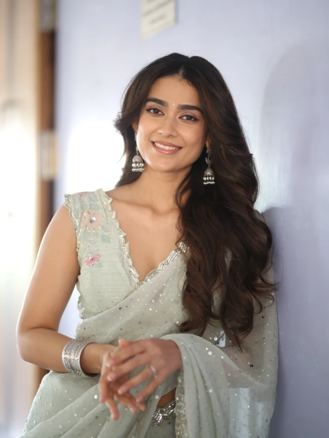 Aakanksha Singh Cute Looks in Saree