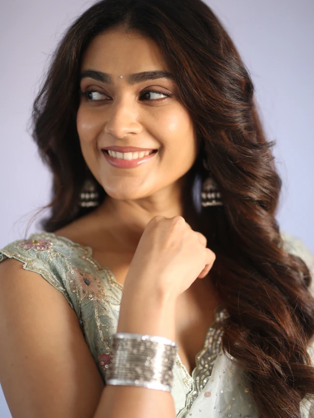 Aakanksha Singh Cute Looks in Saree