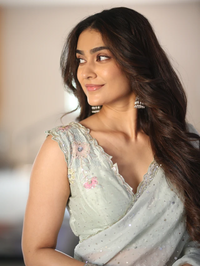 Aakanksha Singh Cute Looks in Saree