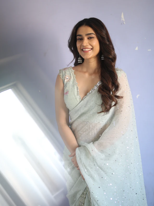 Aakanksha Singh Cute Looks in Saree
