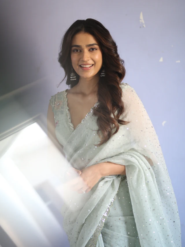 Aakanksha Singh Cute Looks in Saree